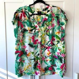 Blouse and necklace bundle